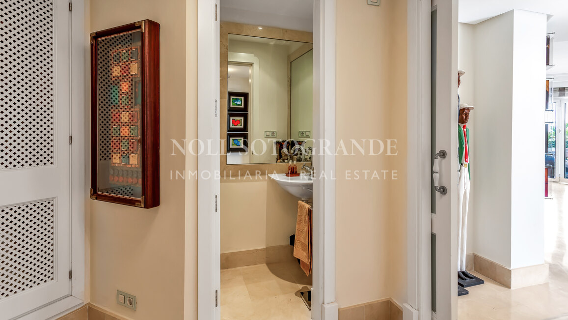 Erdgeschoss-Wohnung in der Marina von Sotogrande mit Garten und Pool