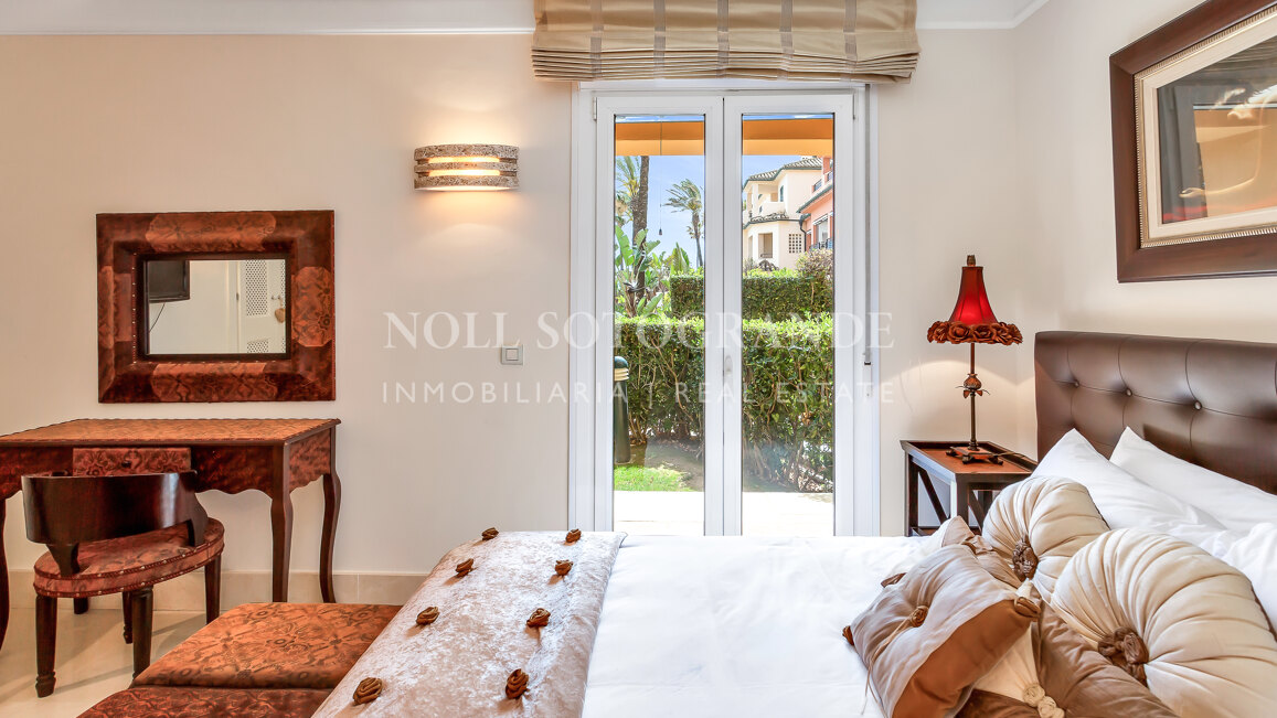 Erdgeschoss-Wohnung in der Marina von Sotogrande mit Garten und Pool