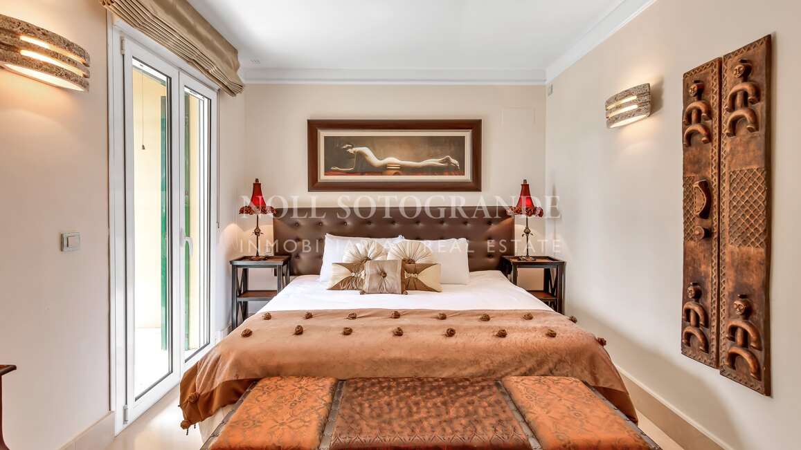 Erdgeschoss-Wohnung in der Marina von Sotogrande mit Garten und Pool