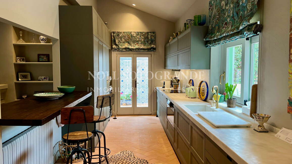 Elegante, makellose, zeitlose Villa zur Vermietung für anspruchsvolle Mieter