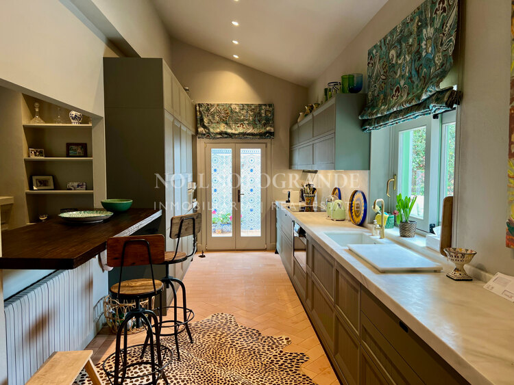 Elegante, makellose, zeitlose Villa zur Vermietung für anspruchsvolle Mieter