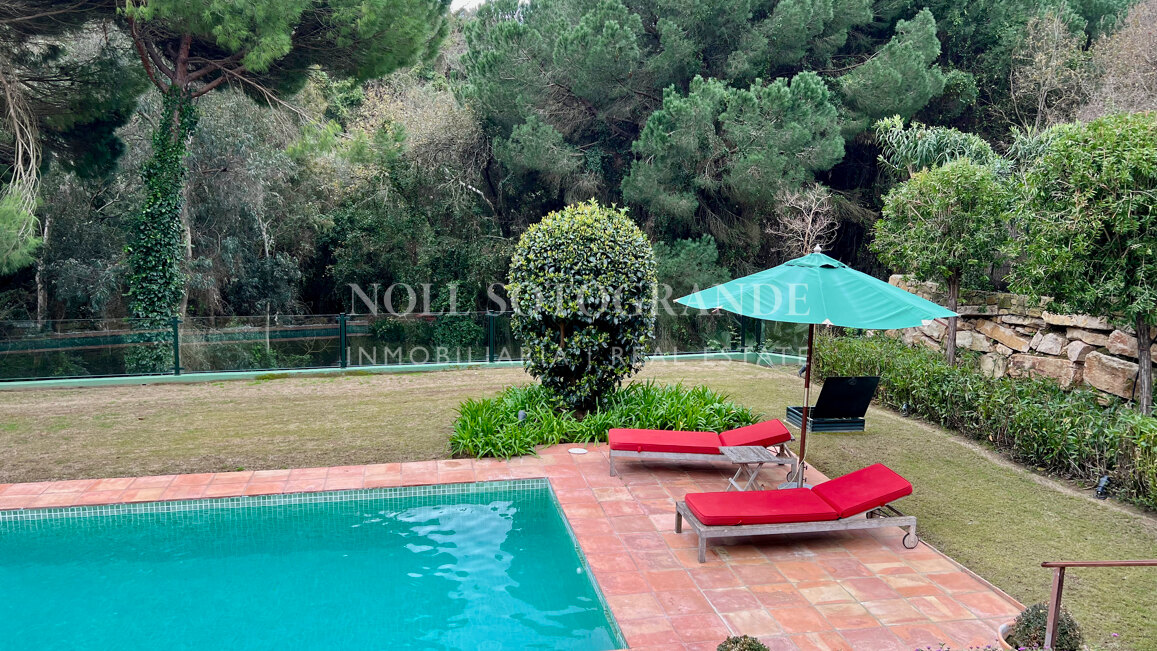 Elegante, makellose, zeitlose Villa zur Vermietung für anspruchsvolle Mieter