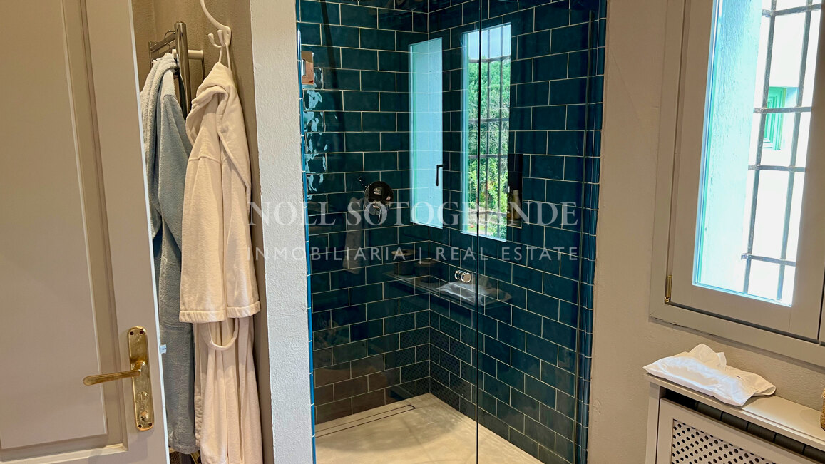 Elegante, makellose, zeitlose Villa zur Vermietung für anspruchsvolle Mieter