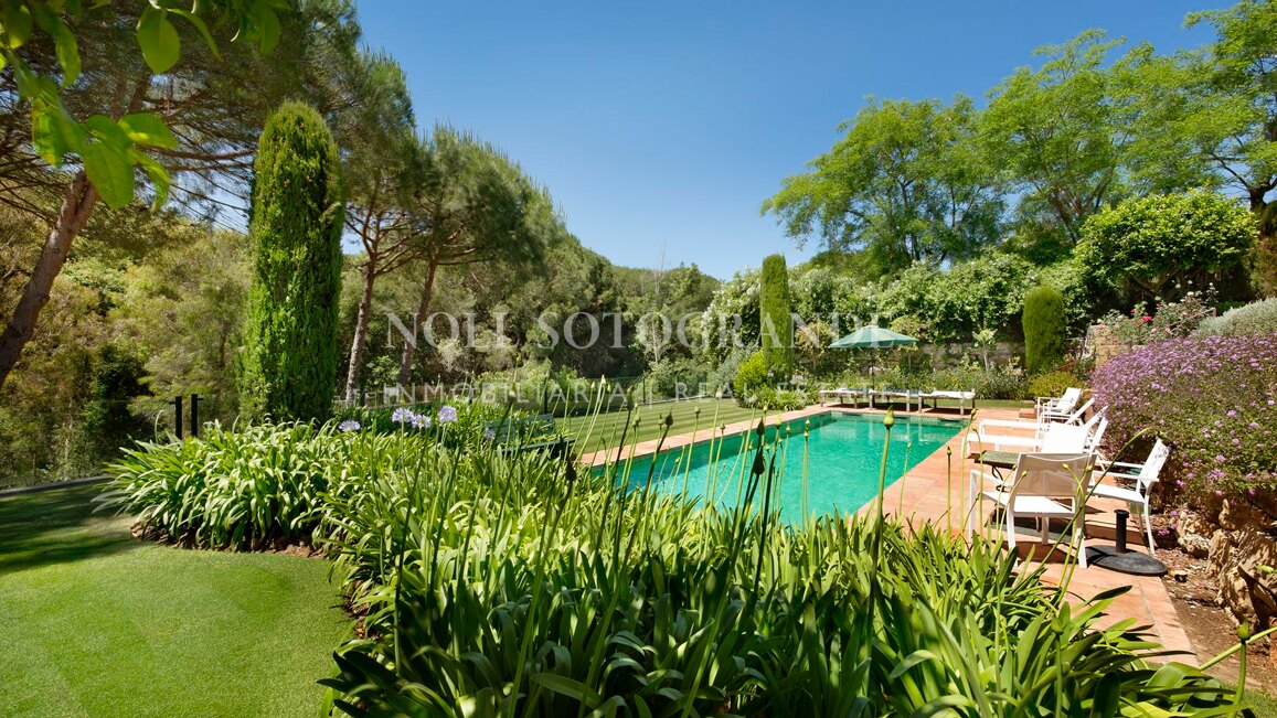 Elegante, makellose, zeitlose Villa zur Vermietung für anspruchsvolle Mieter