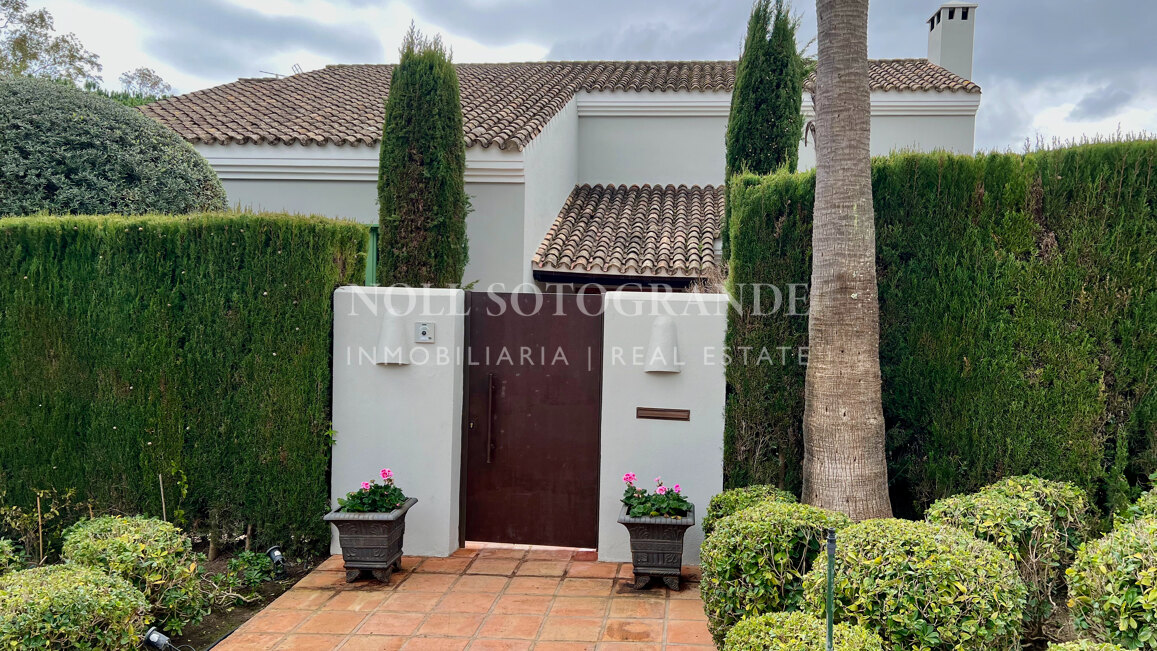 Elegante, makellose, zeitlose Villa zur Vermietung für anspruchsvolle Mieter