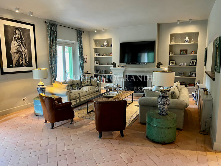 Elegante, makellose, zeitlose Villa zur Vermietung für anspruchsvolle Mieter