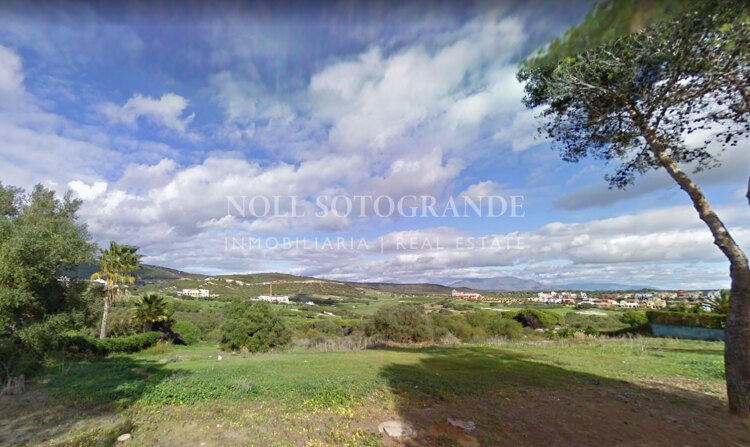 Grundstück mit Villa-Projekt zum Verkauf in Sotogrande Alto, Sotogrande