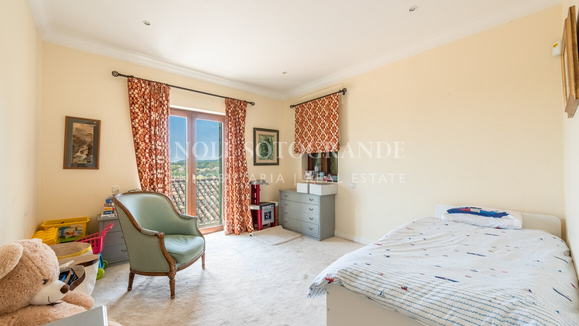 Villa Frangipani - Große Villa mit 9 Schlafzimmern in Sotogrande Alto mit Golf- und Meerblick