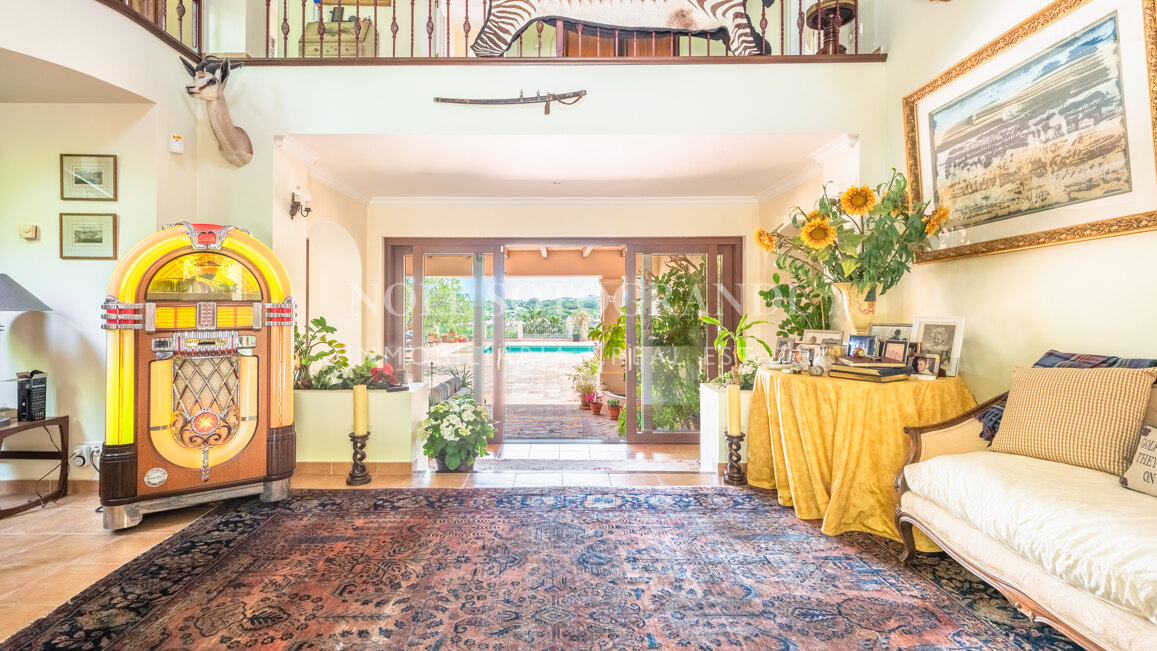 Villa Frangipani - Große Villa mit 9 Schlafzimmern in Sotogrande Alto mit Golf- und Meerblick