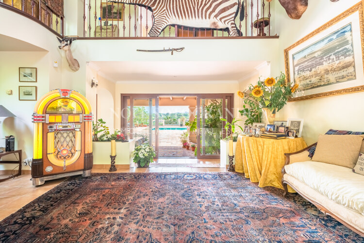 Villa Frangipani - Große Villa mit 9 Schlafzimmern in Sotogrande Alto mit Golf- und Meerblick