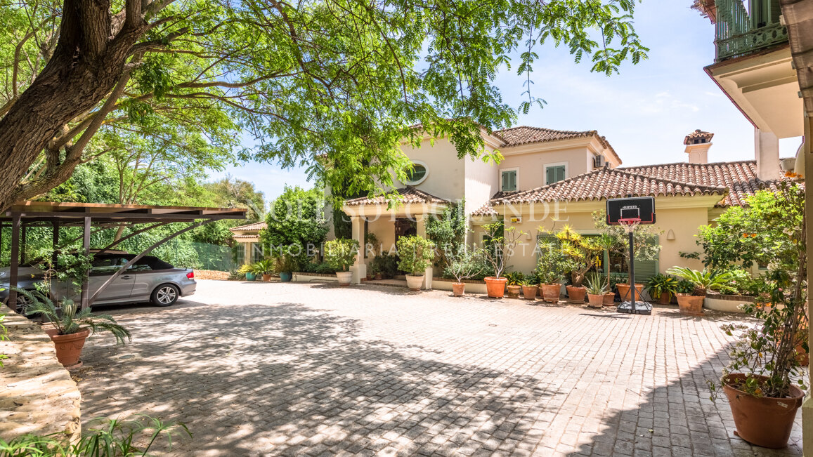 Villa Frangipani - Große Villa mit 9 Schlafzimmern in Sotogrande Alto mit Golf- und Meerblick