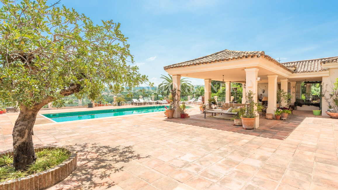 Villa Frangipani - Große Villa mit 9 Schlafzimmern in Sotogrande Alto mit Golf- und Meerblick