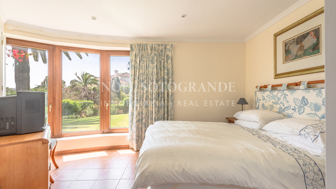 Villa Frangipani - Große Villa mit 9 Schlafzimmern in Sotogrande Alto mit Golf- und Meerblick