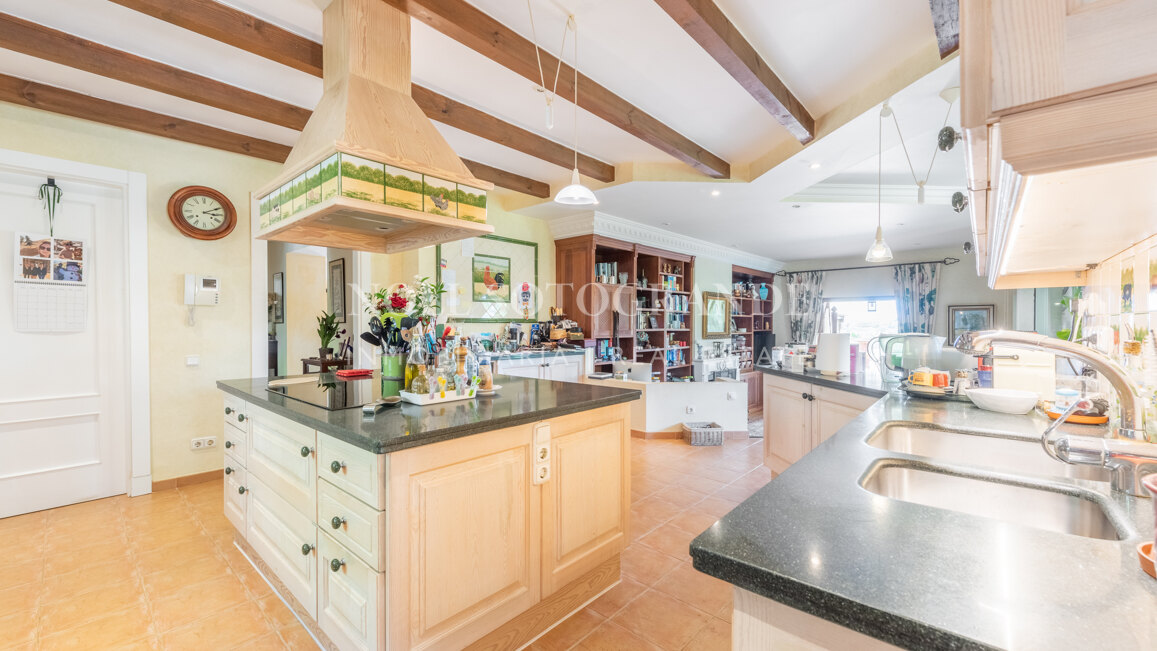 Villa Frangipani - Große Villa mit 9 Schlafzimmern in Sotogrande Alto mit Golf- und Meerblick