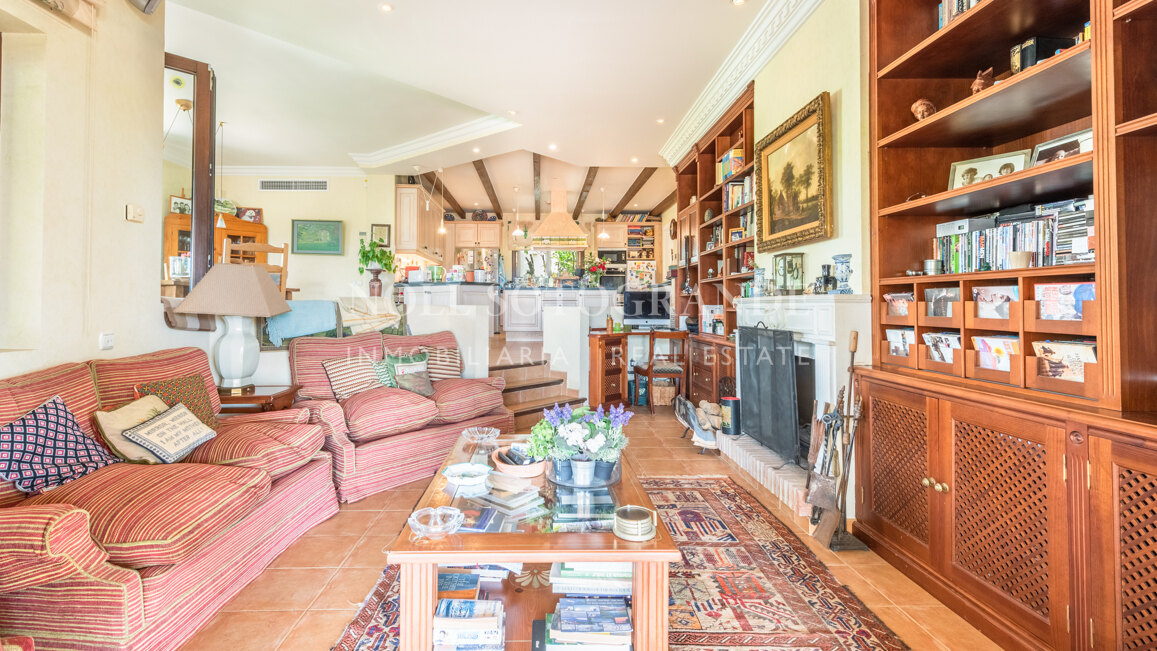 Villa Frangipani - Große Villa mit 9 Schlafzimmern in Sotogrande Alto mit Golf- und Meerblick