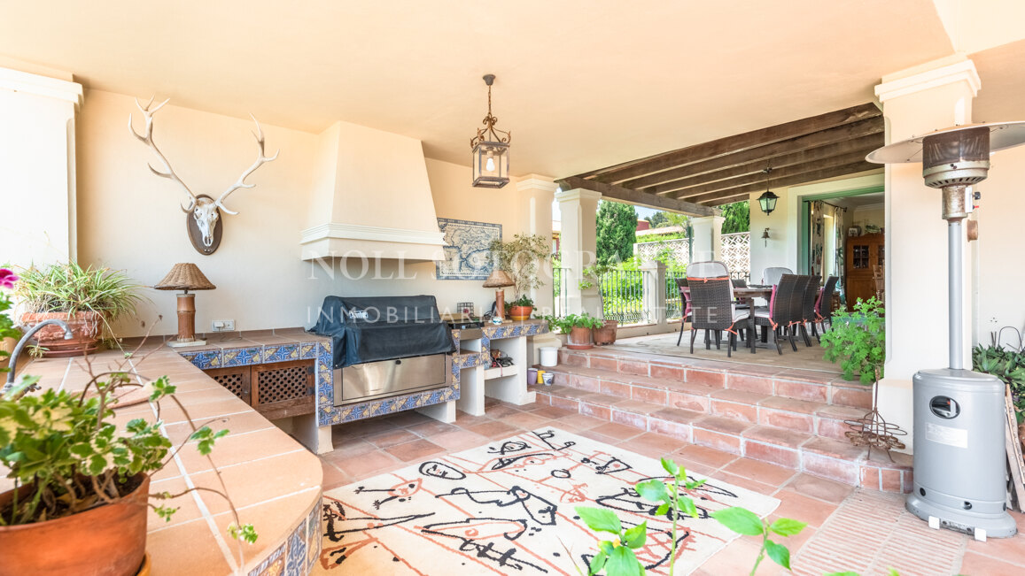 Villa Frangipani - Große Villa mit 9 Schlafzimmern in Sotogrande Alto mit Golf- und Meerblick