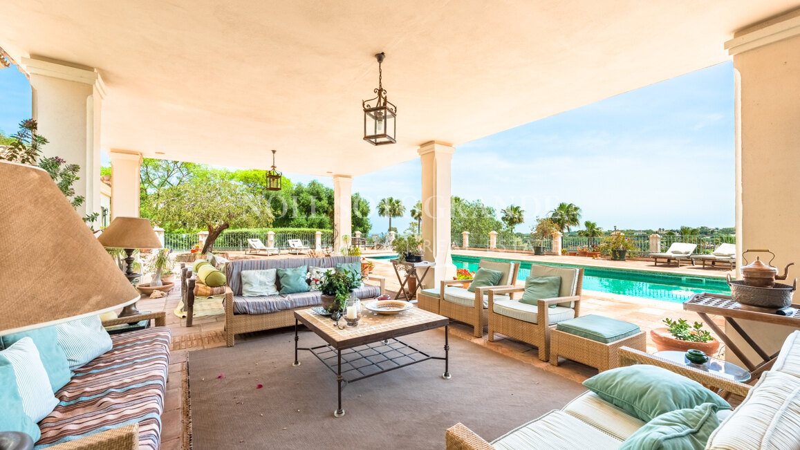 Villa Frangipani - Große Villa mit 9 Schlafzimmern in Sotogrande Alto mit Golf- und Meerblick