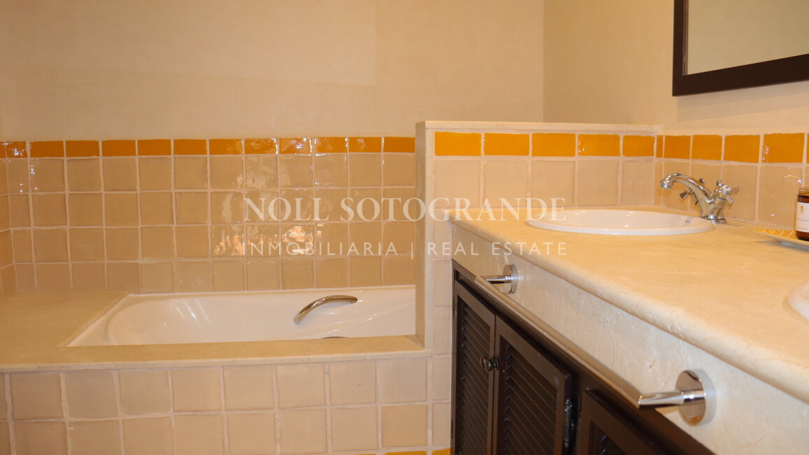 Villa zur Ferienvermietung in Los Cortijos de la Reserva, Sotogrande