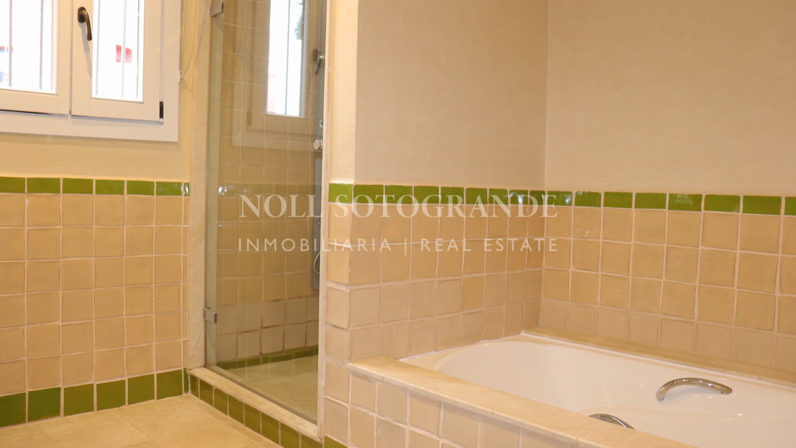 Villa zur Ferienvermietung in Los Cortijos de la Reserva, Sotogrande