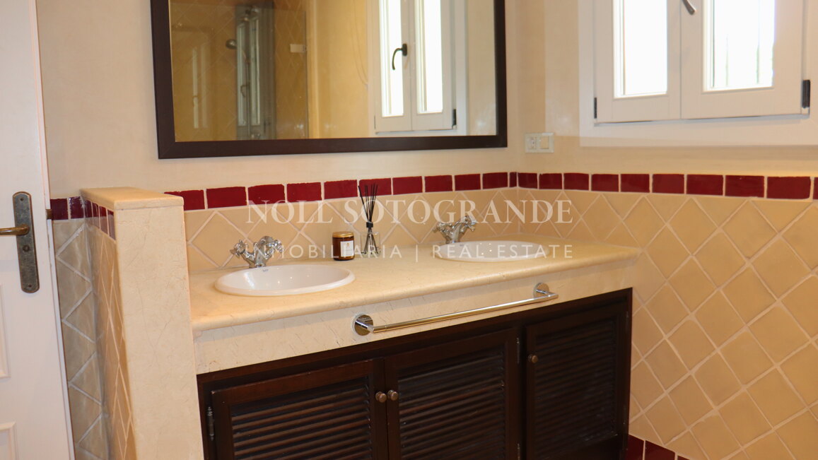 Villa zur Ferienvermietung in Los Cortijos de la Reserva, Sotogrande