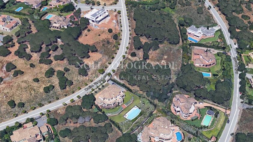 Herrliches Baugrundstück mit Meerblick zum Verkauf