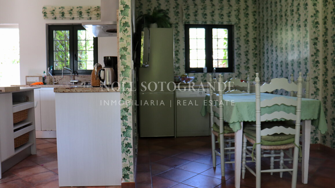 Reizvolle Villa zur Vermietung im Paseo del Parque.