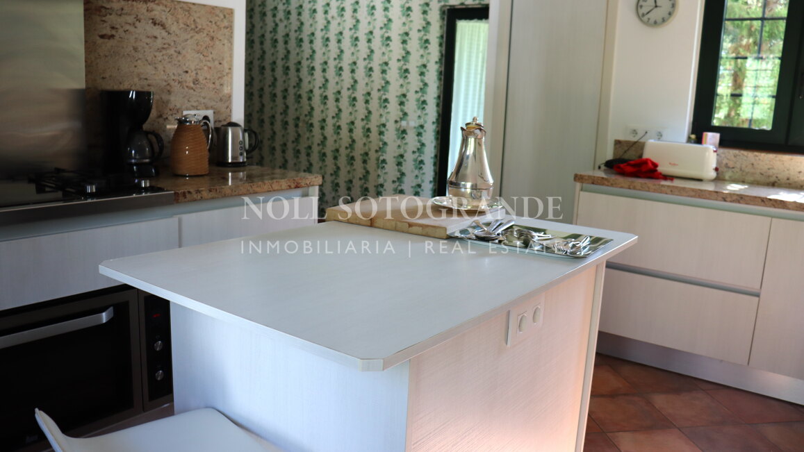 Reizvolle Villa zur Vermietung im Paseo del Parque.