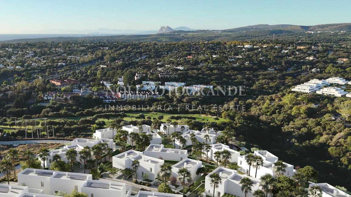 Moderne Häuser am Golfplatz vom Plan zum Verkauf in La Reserva