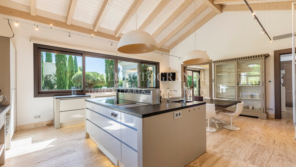 Traditionell/moderne Villa zu verkaufen in Sotogrande Alto