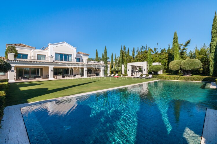Traditionell/moderne Villa zu verkaufen in Sotogrande Alto