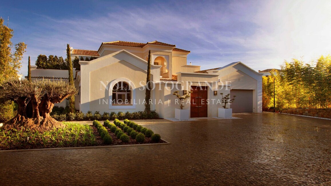 Traditionell/moderne Villa zu verkaufen in Sotogrande Alto