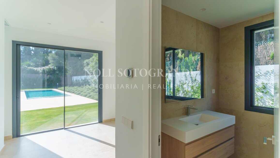 Modern elegance of a new villa for sale in Sotogrande