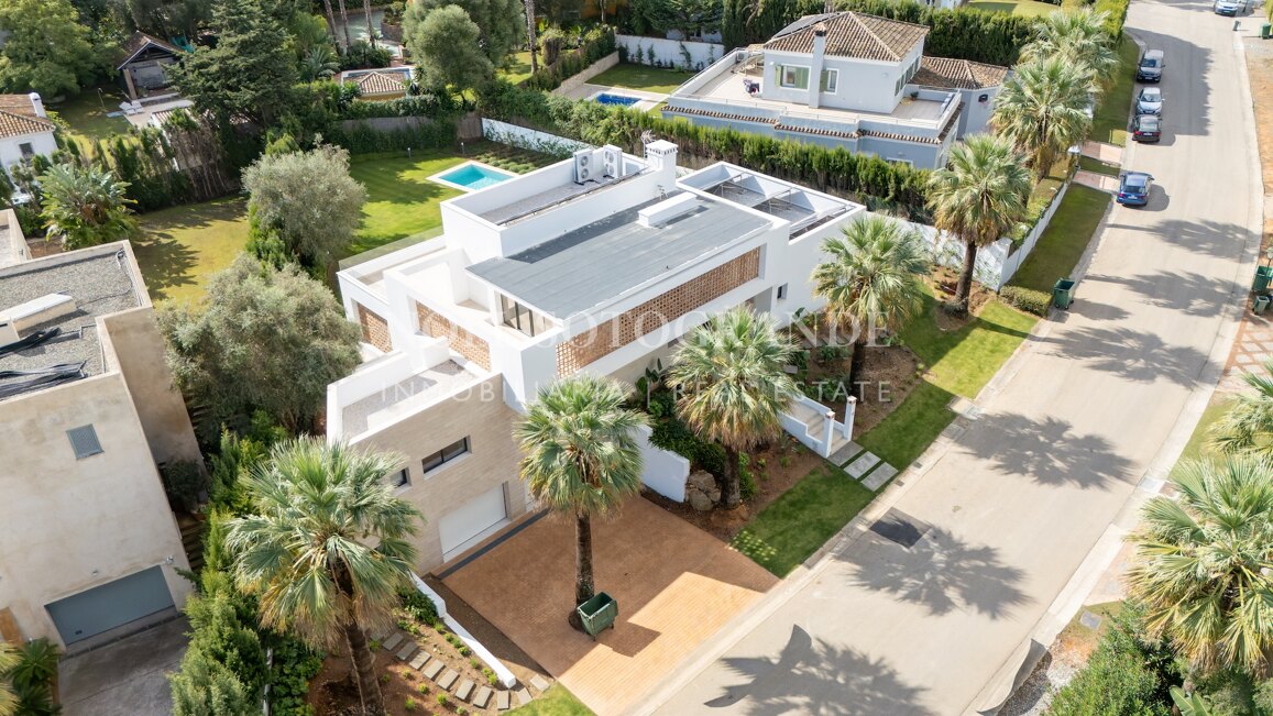 Modern elegance of a new villa for sale in Sotogrande