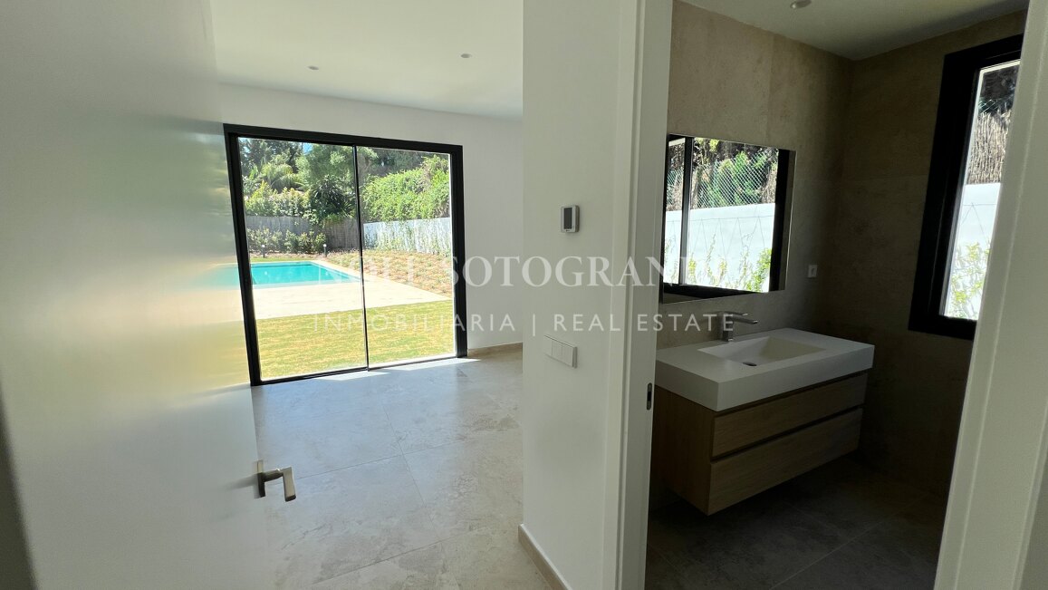 Modern elegance of a new villa for sale in Sotogrande