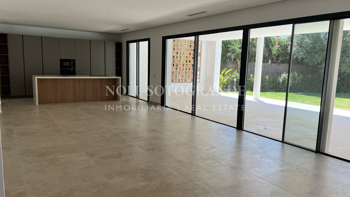 Modern elegance of a new villa for sale in Sotogrande