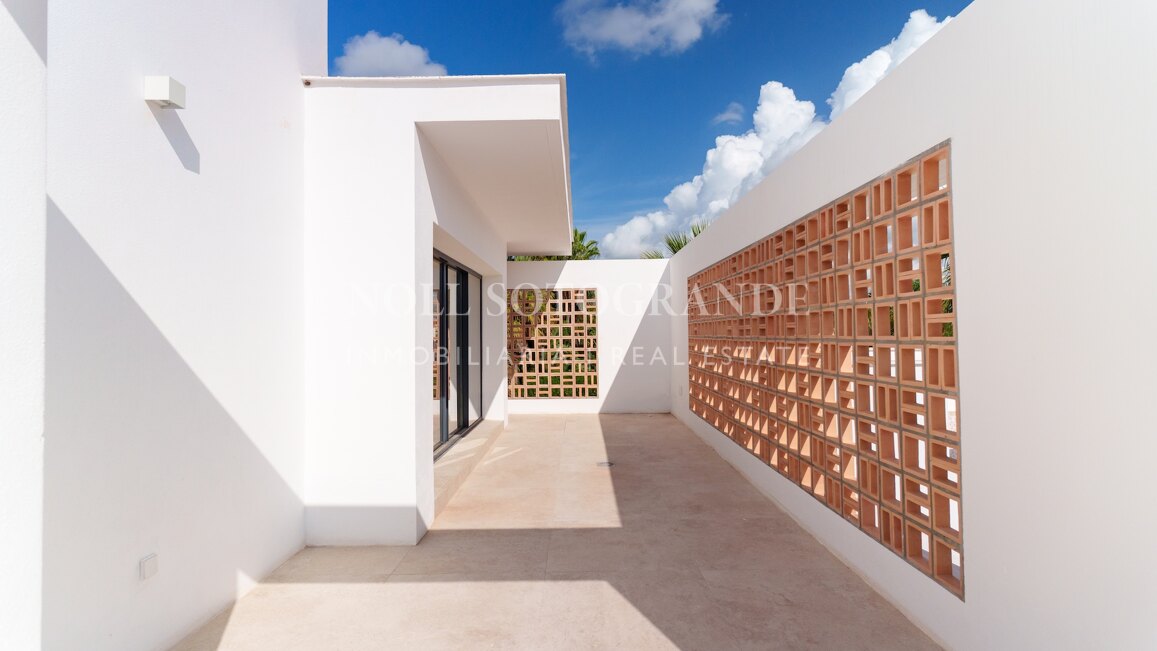 Modern elegance of a new villa for sale in Sotogrande