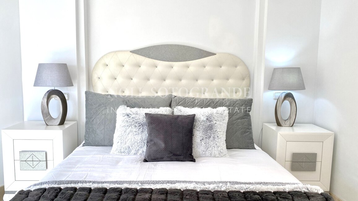 Erdgeschoss-Wohnung in der Marina von Sotogrande mit Garten und Pool