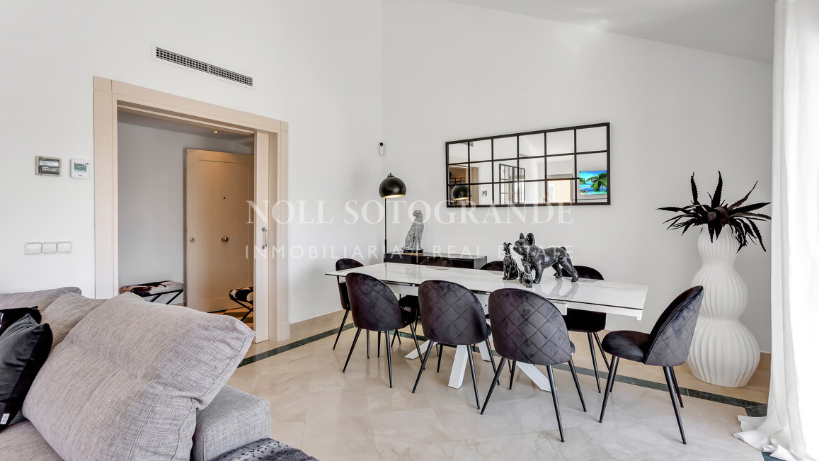 Erdgeschoss-Wohnung in der Marina von Sotogrande mit Garten und Pool