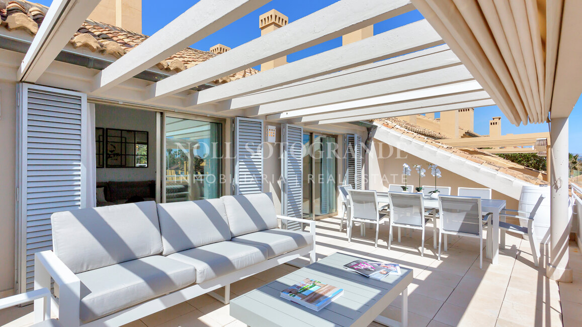 Erdgeschoss-Wohnung in der Marina von Sotogrande mit Garten und Pool