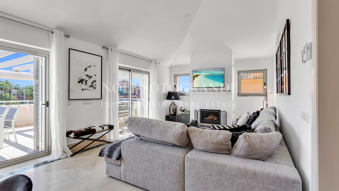 Erdgeschoss-Wohnung in der Marina von Sotogrande mit Garten und Pool