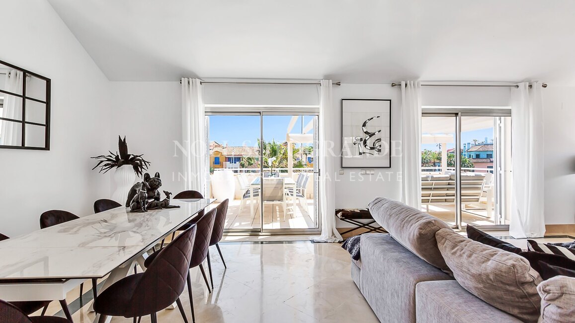 Erdgeschoss-Wohnung in der Marina von Sotogrande mit Garten und Pool