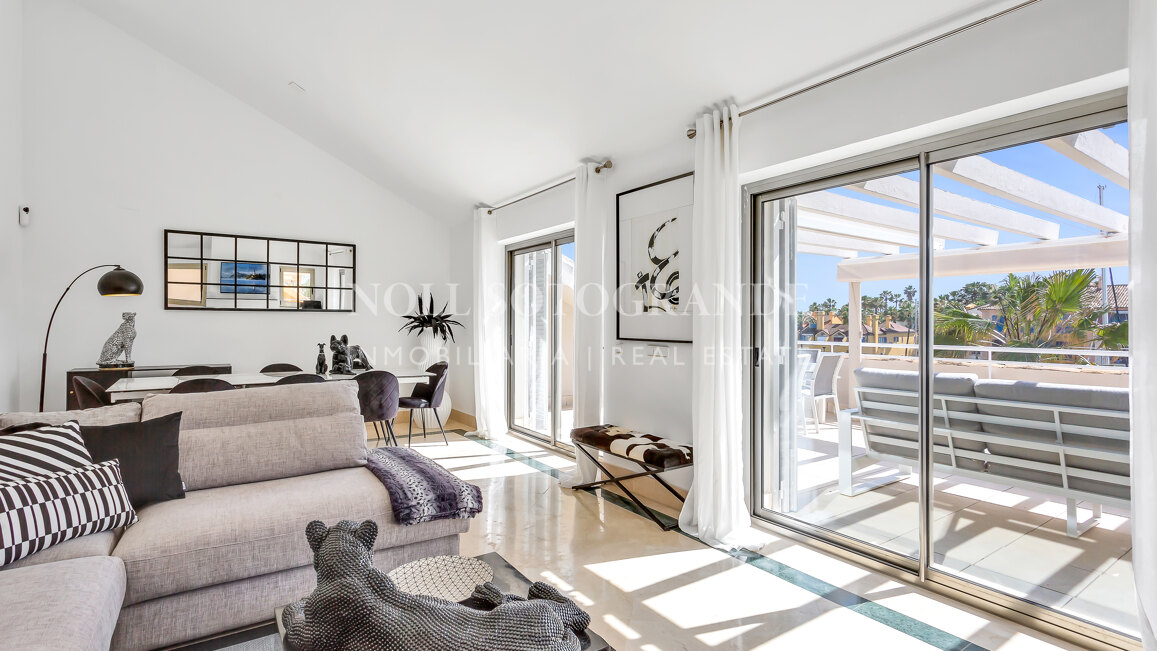 Erdgeschoss-Wohnung in der Marina von Sotogrande mit Garten und Pool