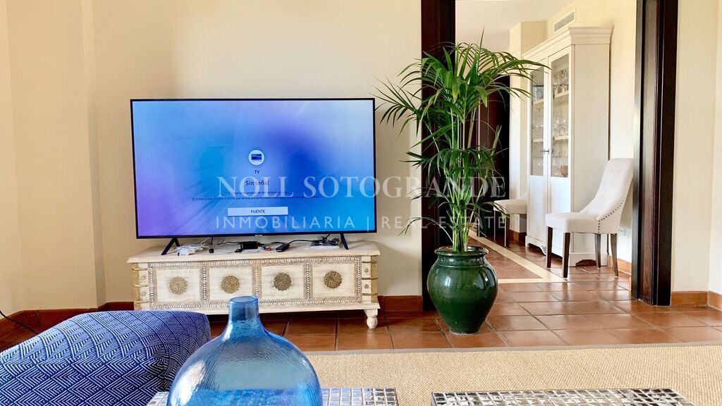 Villa mit Blick auf den Golfplatz in Los Cortijos de la Reserva, Sotogrande