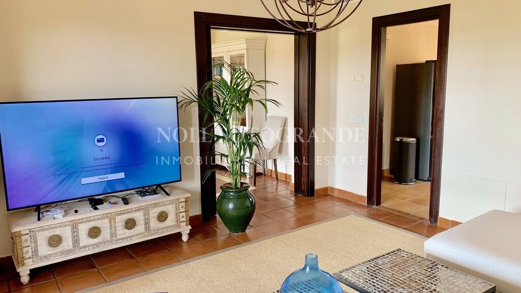 Villa mit Blick auf den Golfplatz in Los Cortijos de la Reserva, Sotogrande