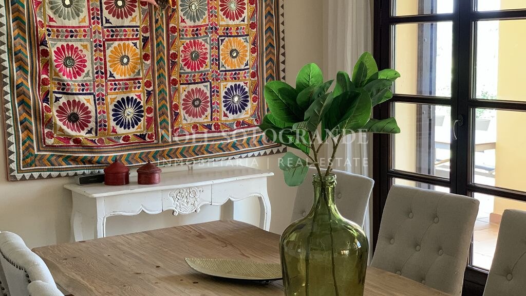 Villa mit Blick auf den Golfplatz in Los Cortijos de la Reserva, Sotogrande