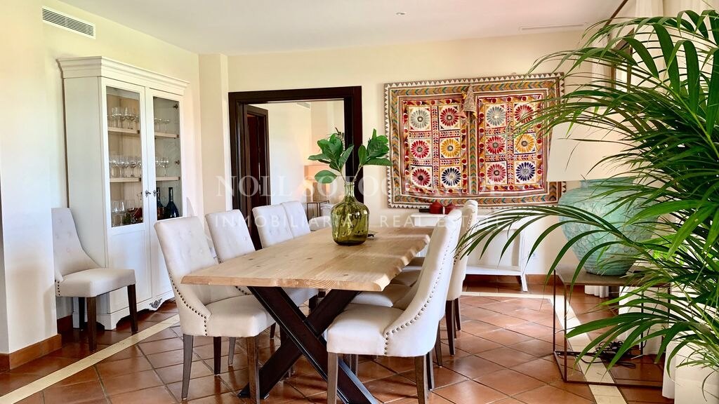 Villa mit Blick auf den Golfplatz in Los Cortijos de la Reserva, Sotogrande