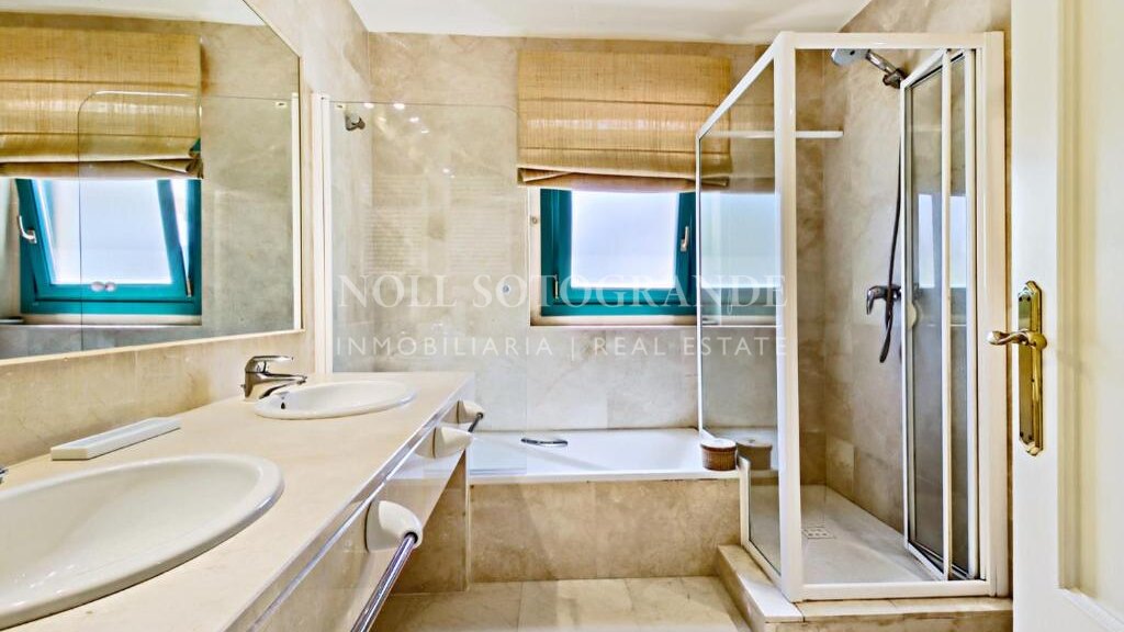 4-Schlafzimmer-Reihenhaus in der Sotogrande Marina zur Vermietung