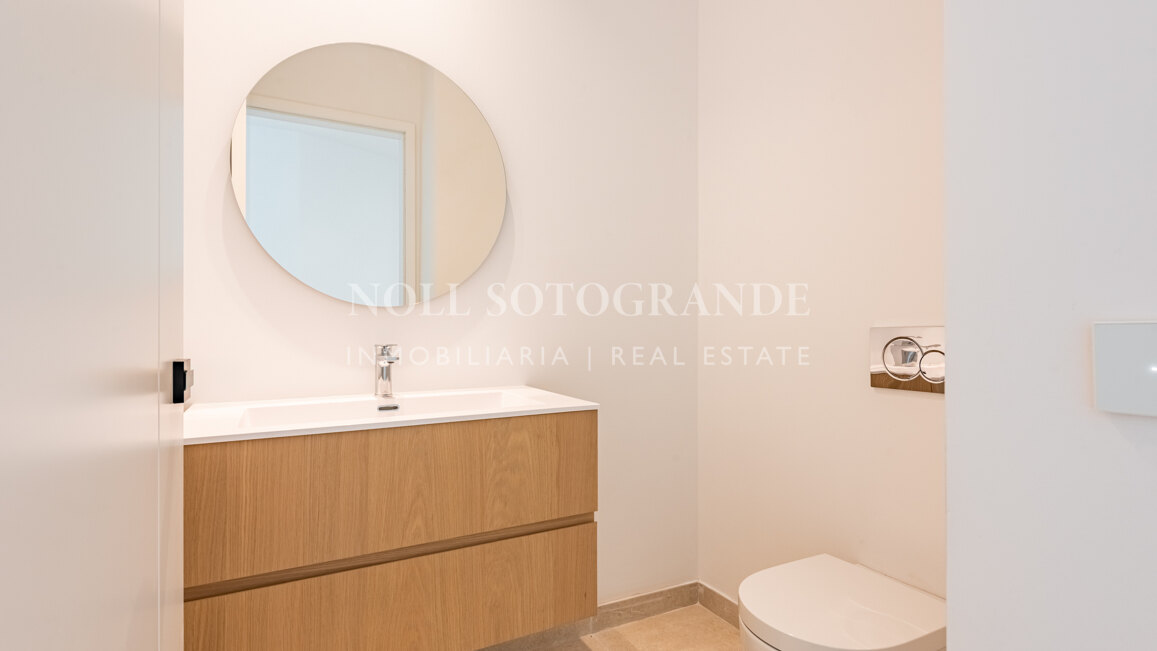 Moderne fertiggestellte Neubau-Villa in sehr privater Lage in Sotogrande Alto