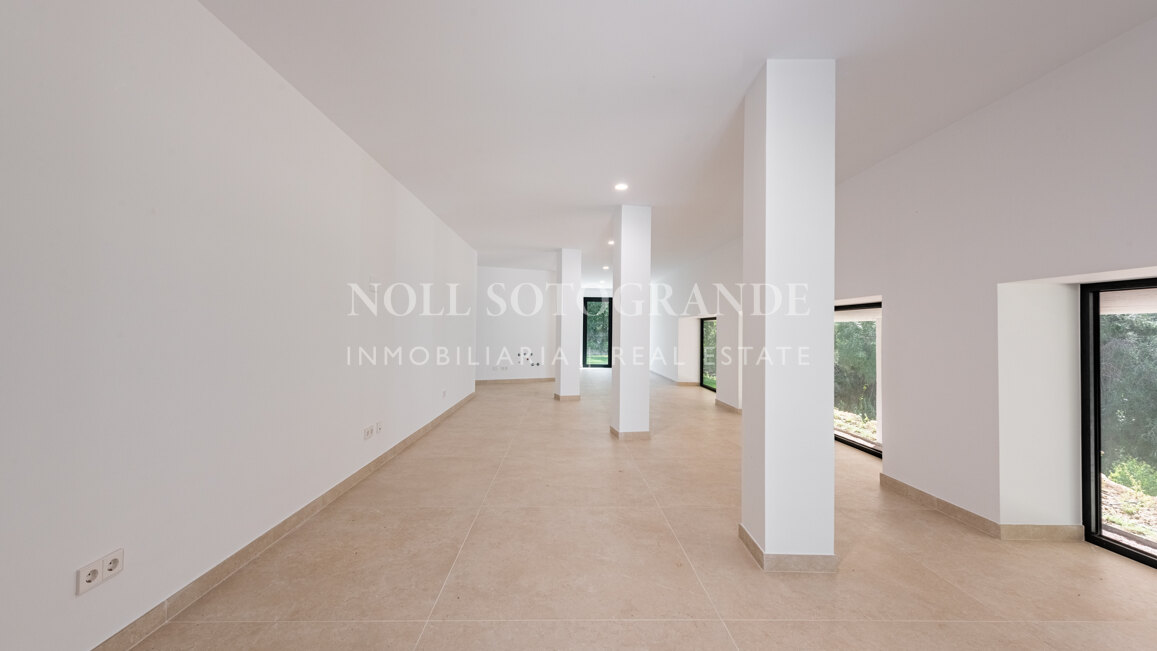 Moderne fertiggestellte Neubau-Villa in sehr privater Lage in Sotogrande Alto