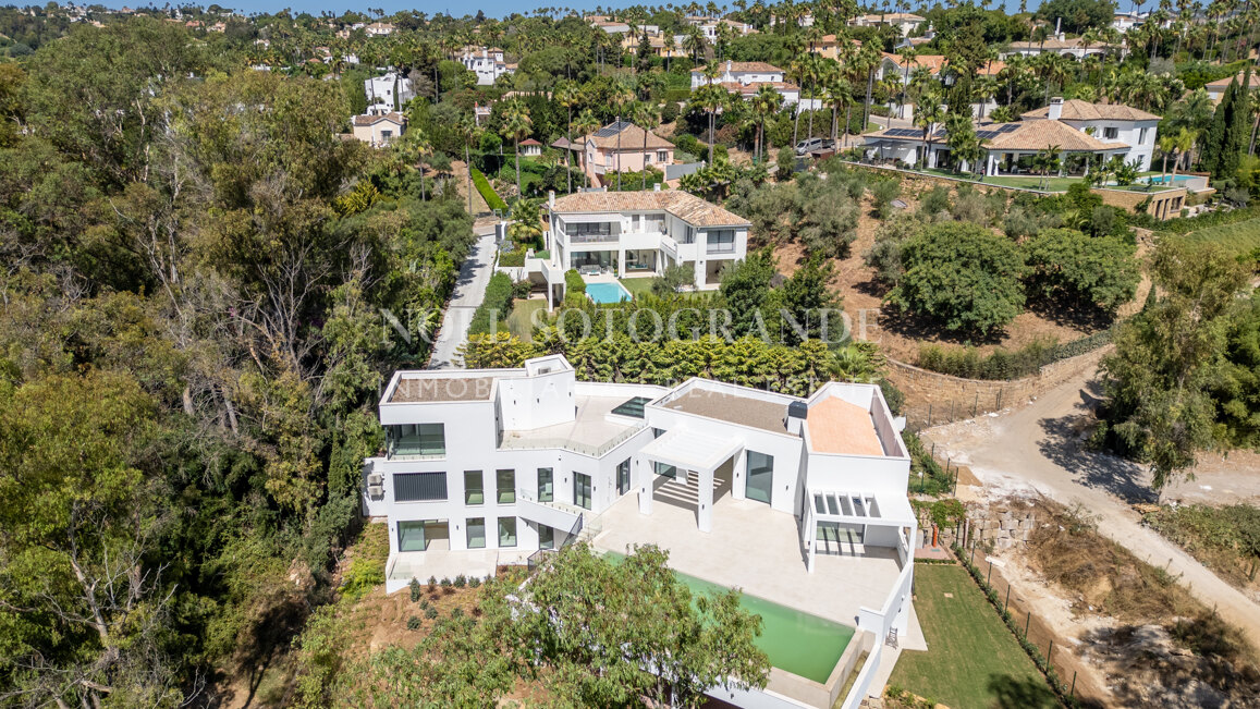 Moderne fertiggestellte Neubau-Villa in sehr privater Lage in Sotogrande Alto